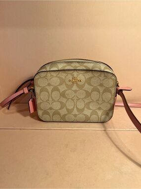 Coach Signature  Crossbody Bag in Khaki with Pink Trim 🎀🎀